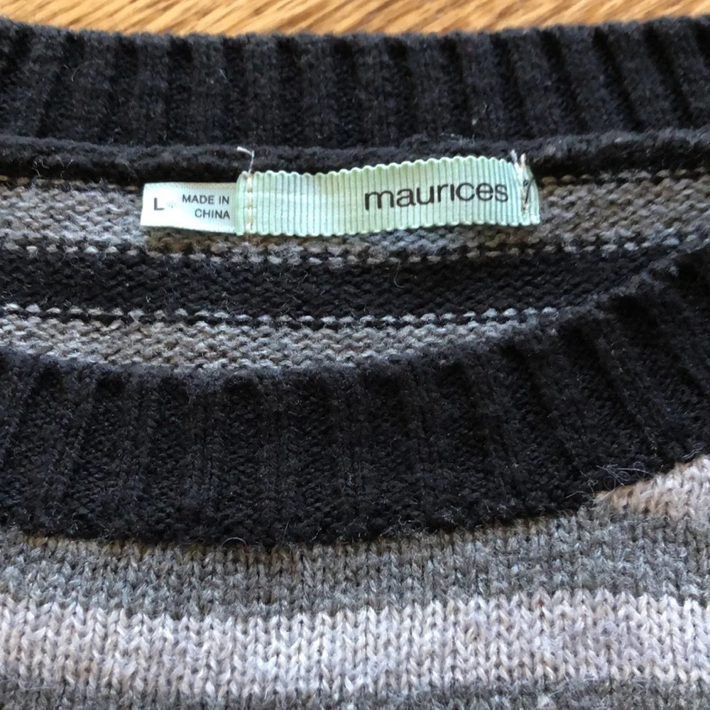 Maurice’s sweater size large - Picture 2 of 6
